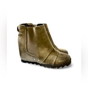 Women’s Stylish Olive Green Wedge Heel Chelsea Boots